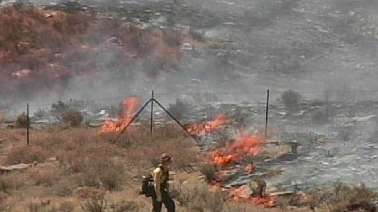 Wildfire Briefly Threatens Homes in S. Utah