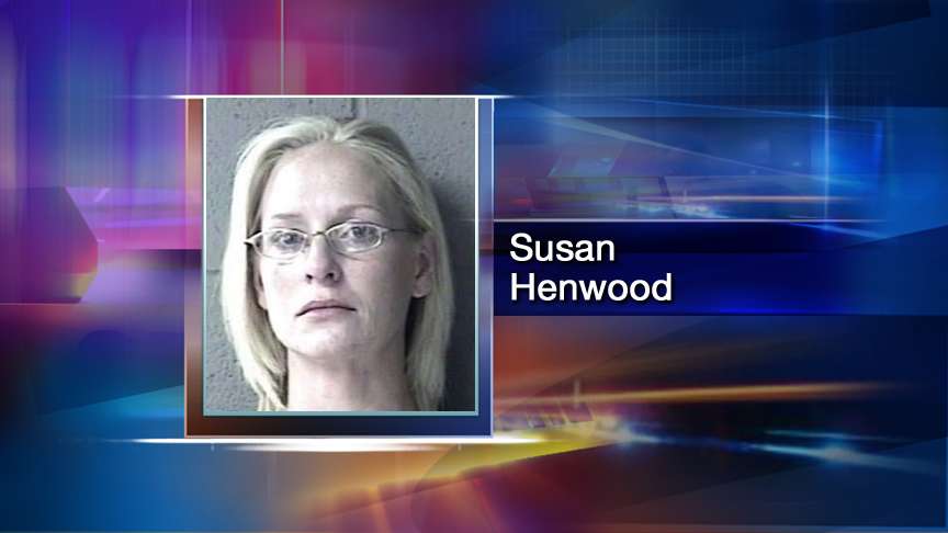 Woman released after being jailed for texting in court