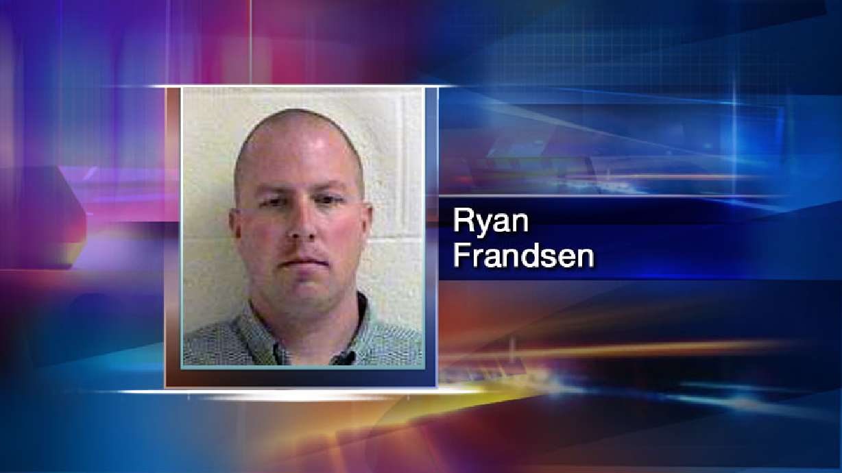 Firefighter accused in child porn case takes plea deal