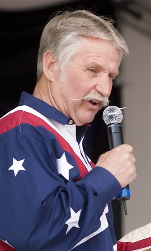 Murray mayor clips long whiskers for charity