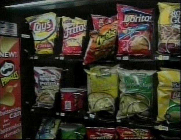 Panel Urges Congress to do Away with Junk Food in School Vending Machines