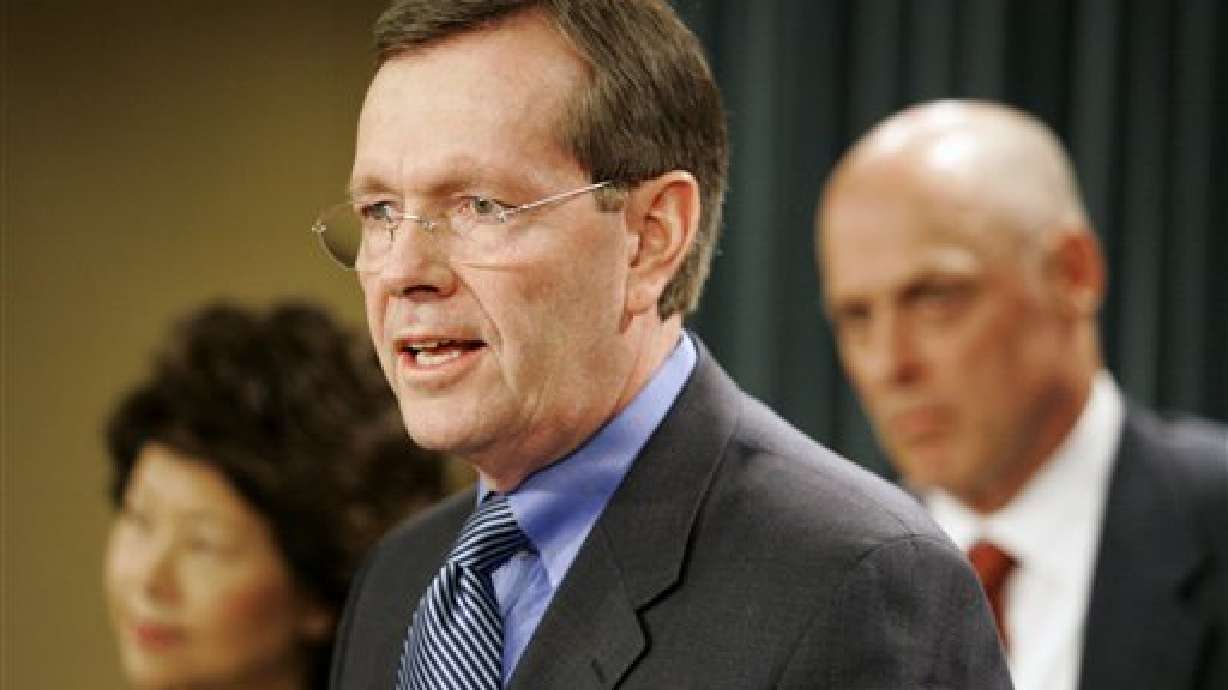 Former Gov. Leavitt cautions action needed soon on taxes, offers advice