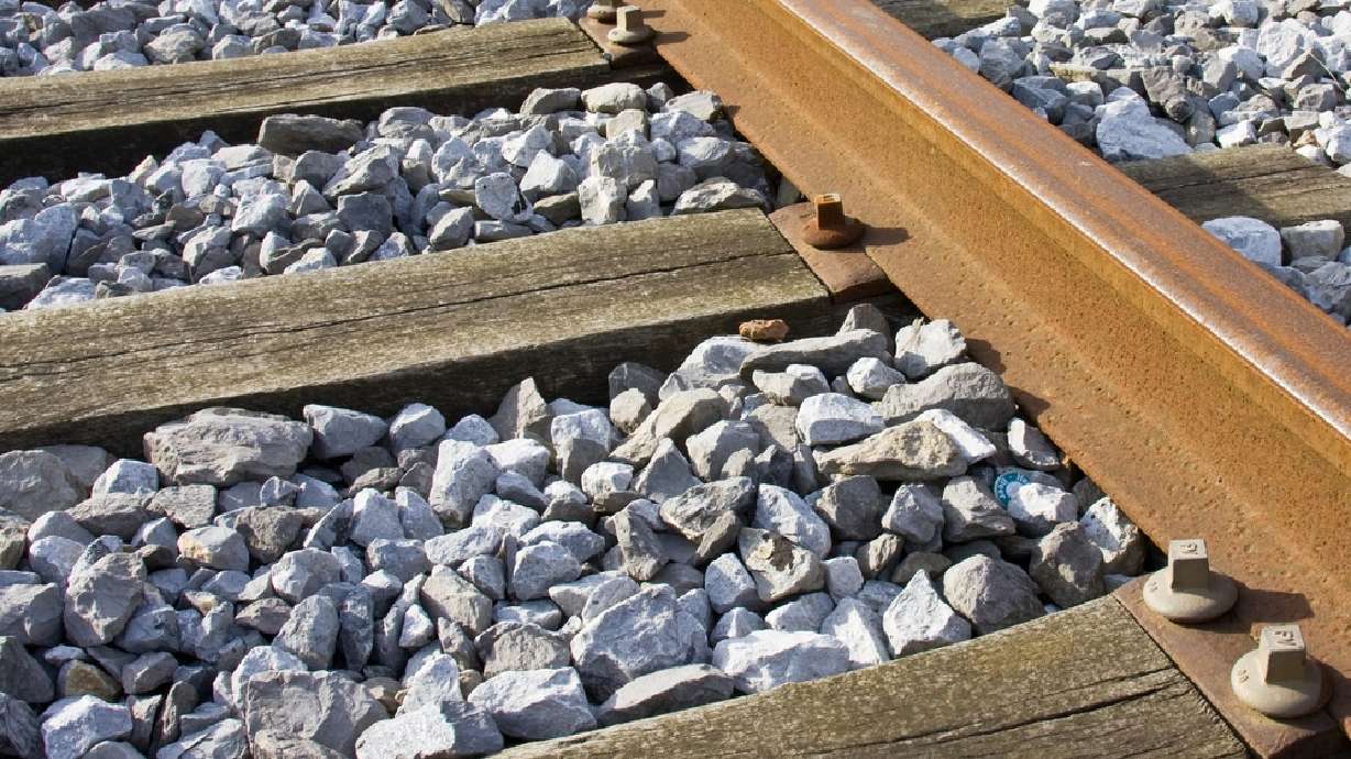 Freight train derails near Nephi