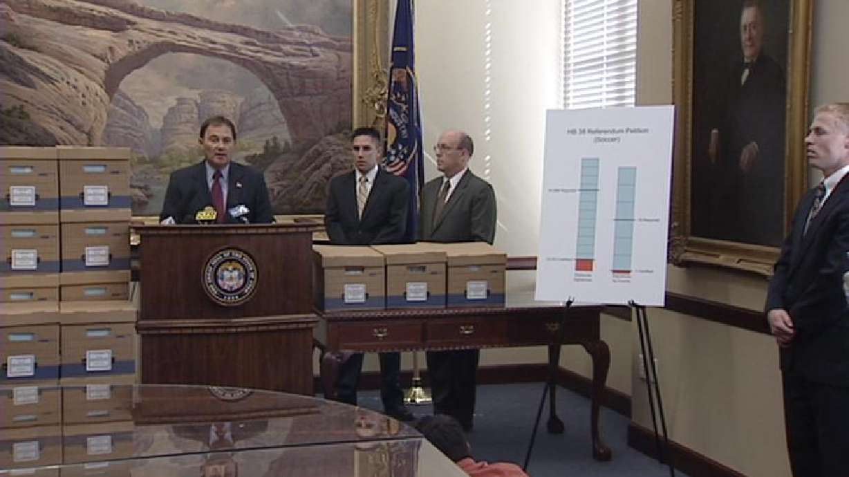 School Voucher Opponents Gather Enough Signatures for Repeal Vote