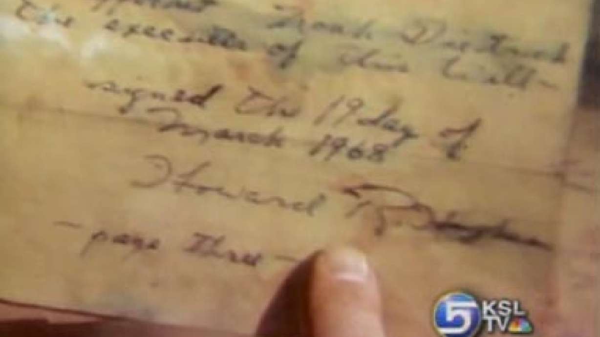 Pilot Confirms Story of Claimant to Howard Hughes' Fortune