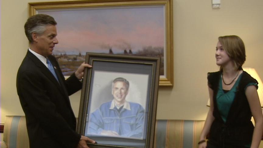 Teen Presents Governor with Portrait