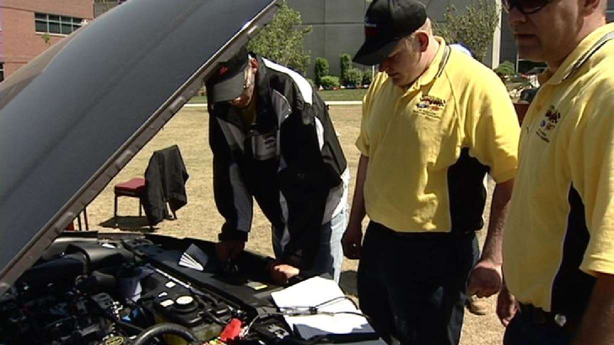 High School Students Square Off in Auto Skills Competition