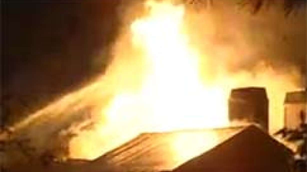 Fire Spreads Quickly at Apartment Building