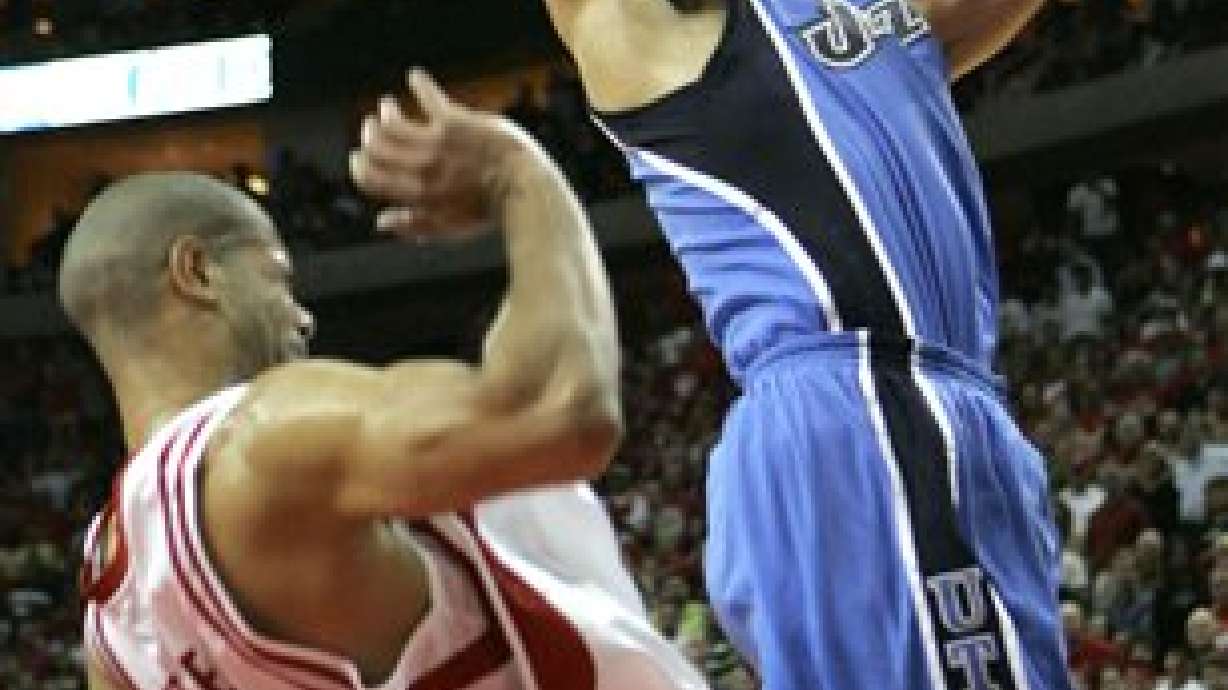 Jazz Win 1st Series Since Mailman's Days