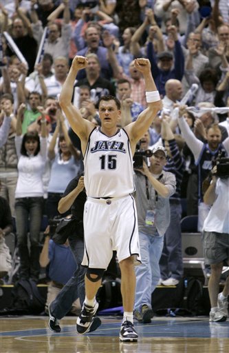 Williams drops 31 points as Jazz Win Game 1