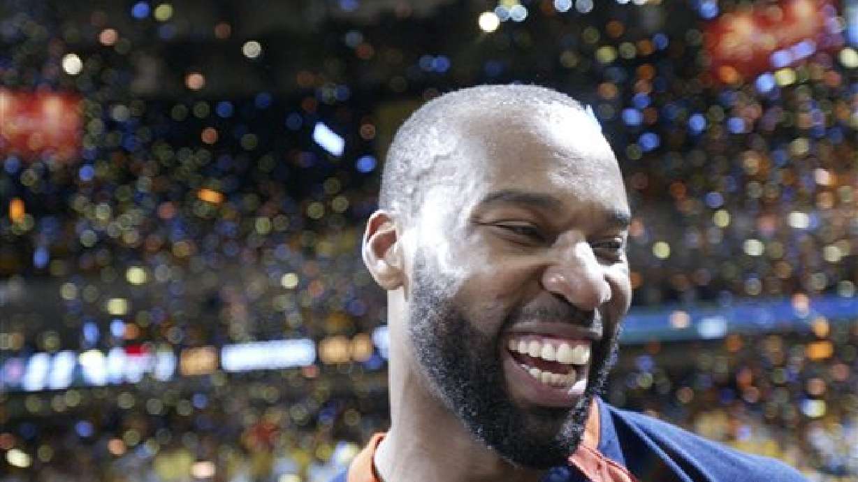 Davis dominates Jazz as Warriors take Game 3