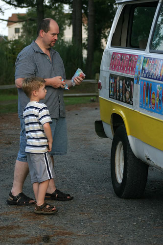 Ice cream truck driver's job gains popularity in slow economy