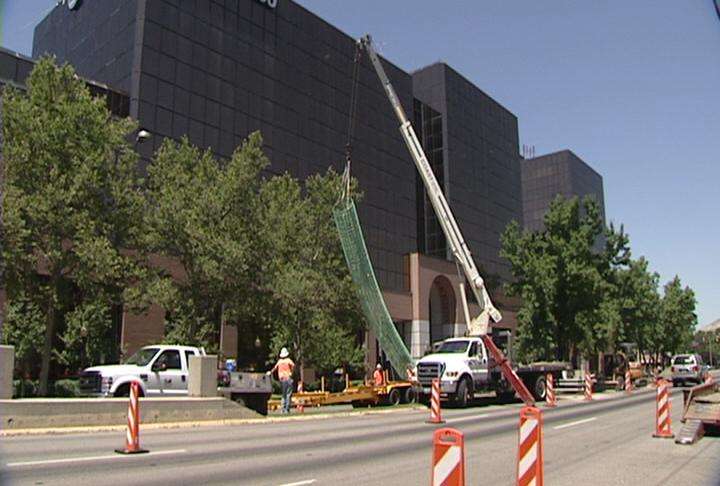 UDOT crews work to install a hybrid sign on 300 West in Salt Lake City.