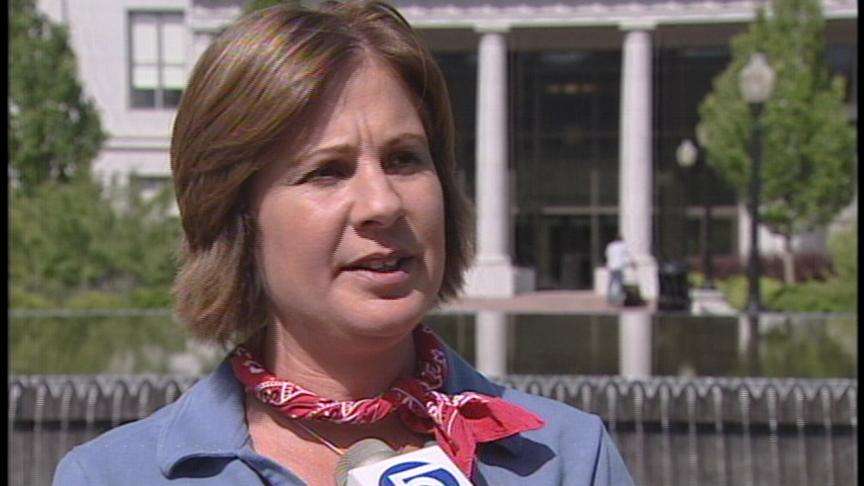 Group Rallies in Support of School Voucher Law