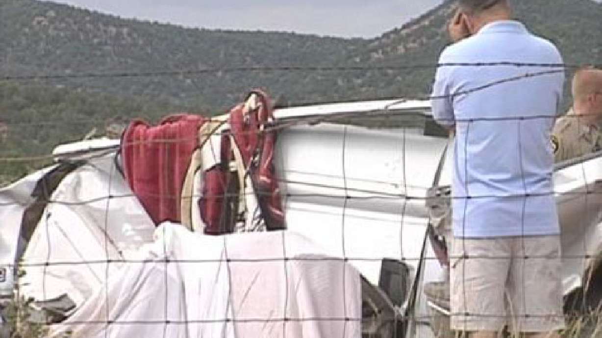 2 killed in violent Washington County rollover