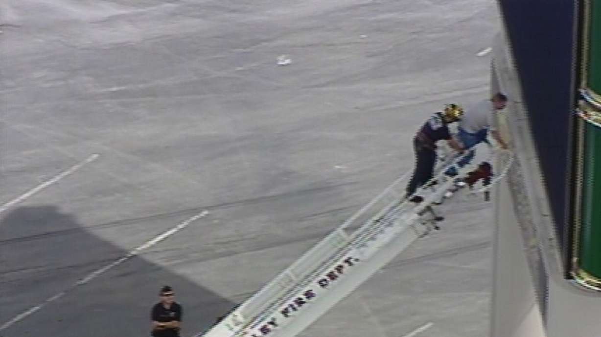 Lift malfunctions, leaving two workers stuck on marquee