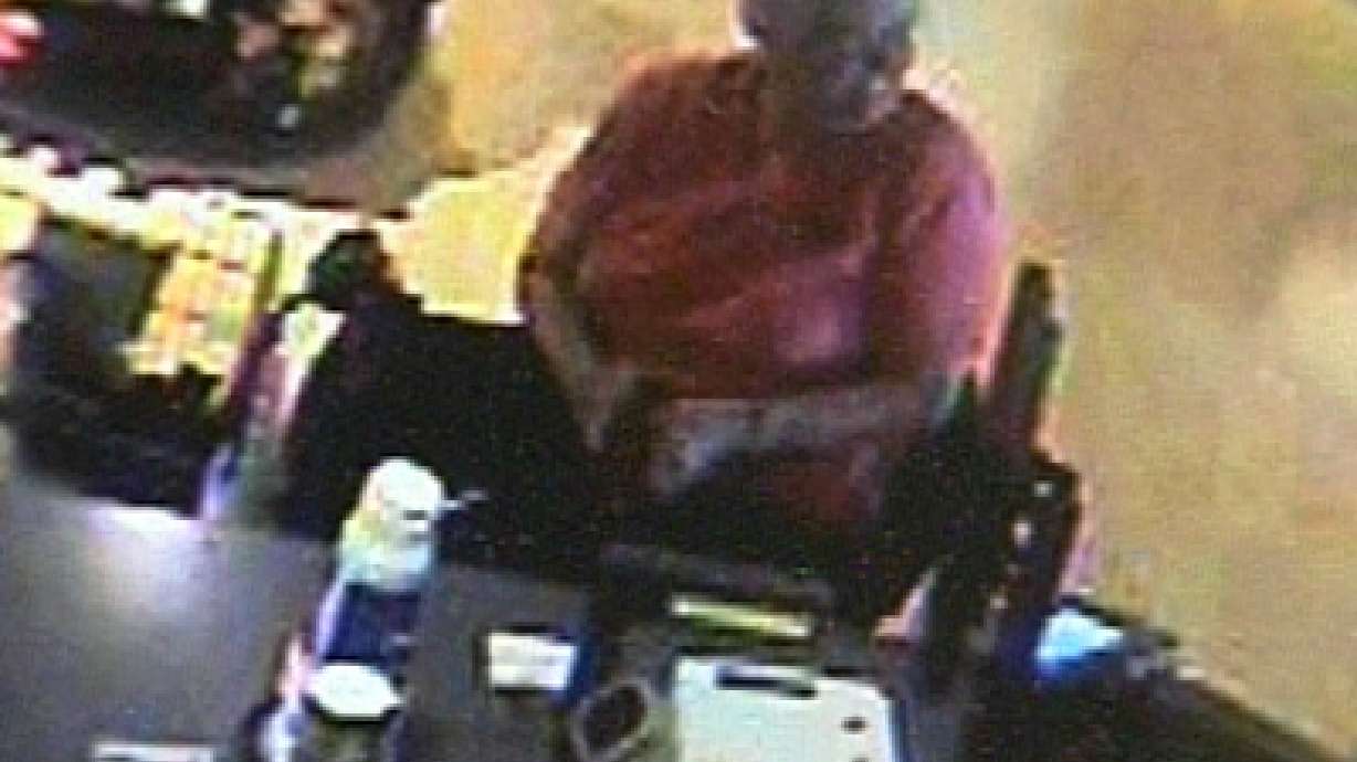 Cameras Catch Elderly Woman on Scooter Swooping In to Steal Purse