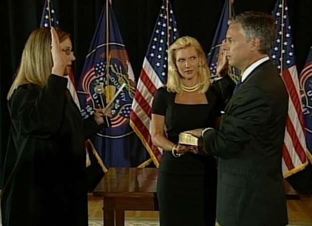 Huntsman takes the oath to become U.S. ambassador to China.