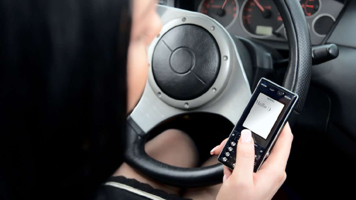 Are drivers getting mixed messages about texting and driving?