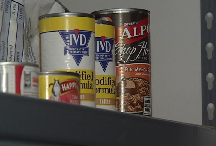 Volunteers to collect and distribute pet food