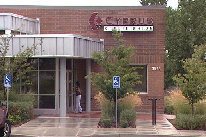 Bank teller credited for catching fraud suspect