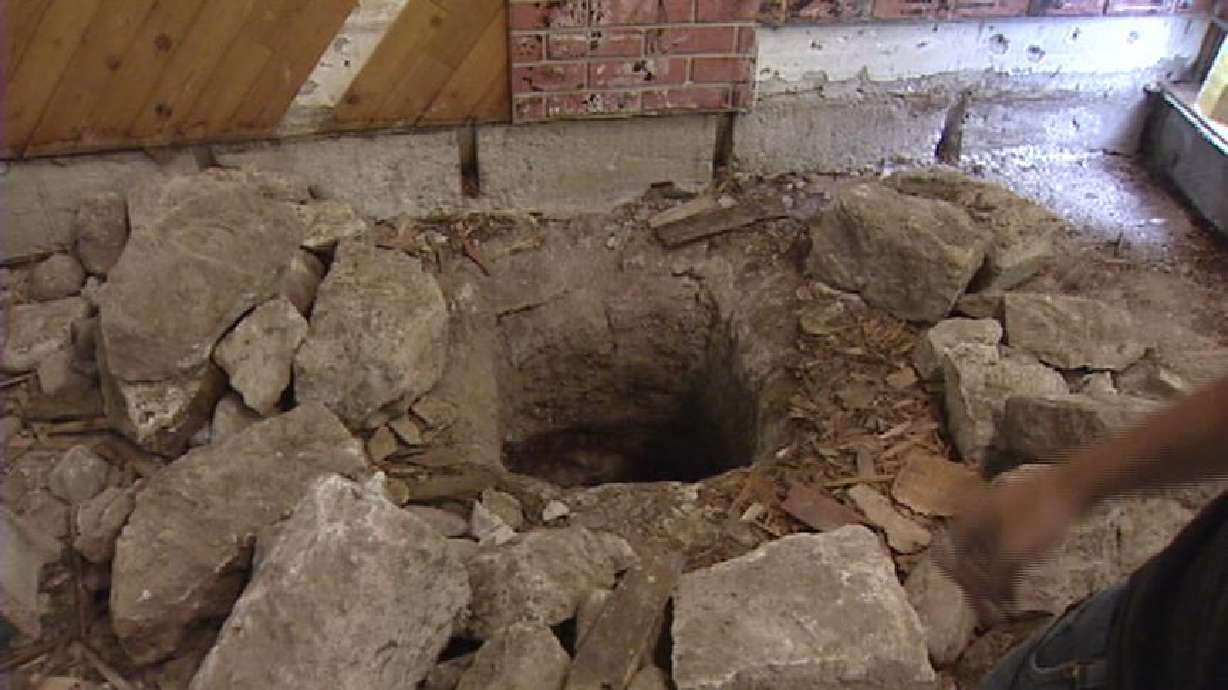 Hole and Rocks: '70 Robbery Still Cold Case