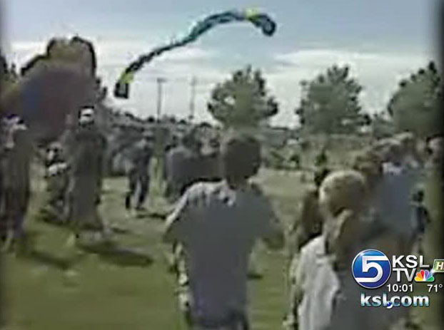 Powered parachute crashes into crowd in Hooper; 6 hurt