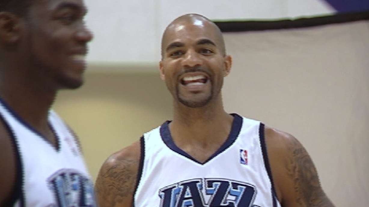 Sloan experimenting with lineup during preseason