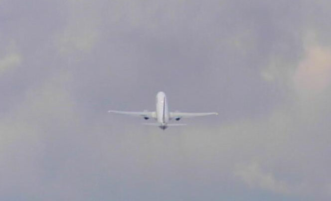 Computer glitch delays flights, raises safety concerns