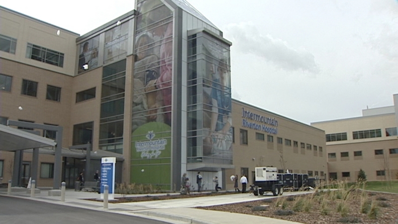 Residents tour new Riverton hospital