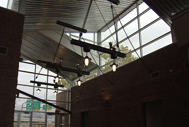 Contractors exercise extreme cooperation in construction of new building