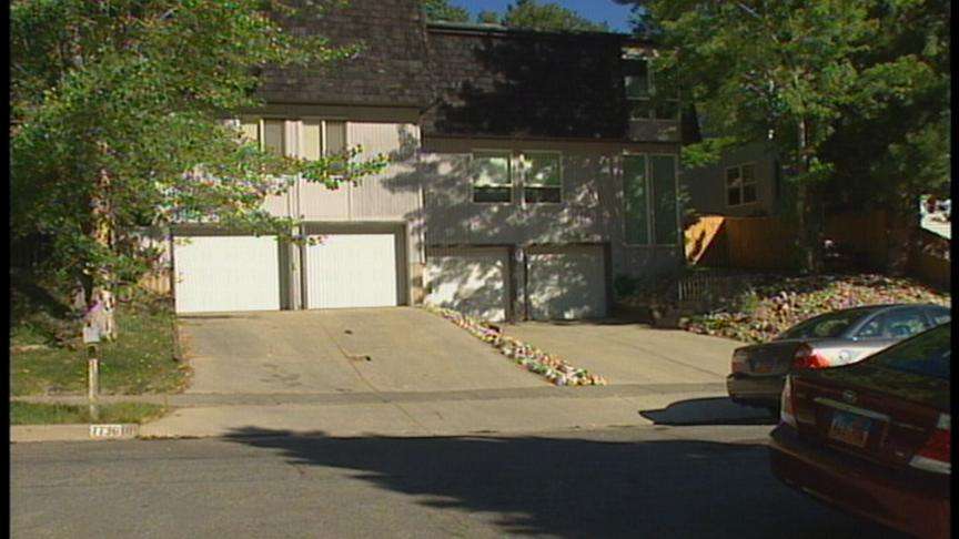 Police Searching for Suspects in Home Invasion Robberies