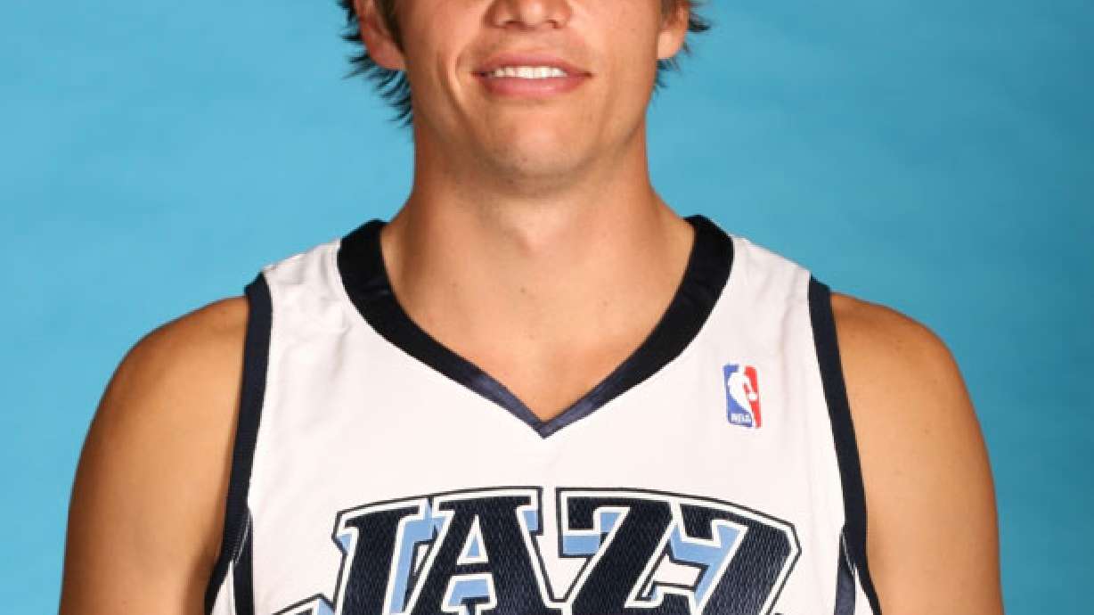 Jazz forward Kyle Korver putting on coat drive