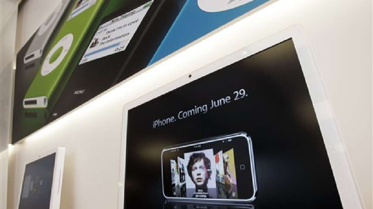 Launch of iPhones Creating a Frenzy at Apple Store