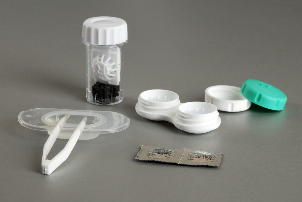 Sleeping with contact lenses could lead to vision loss