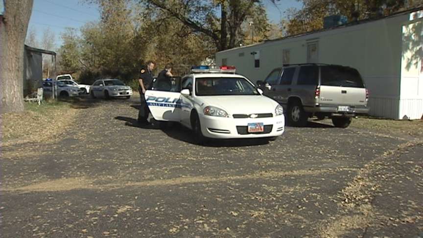 Good Samaritans rush to aid police officer in need