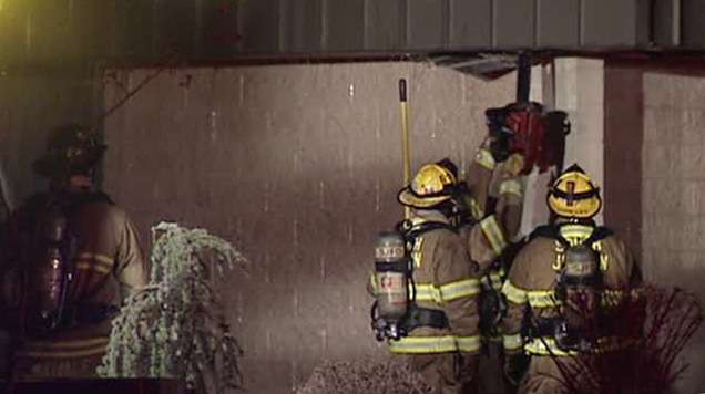 Fire damages clothing store in Sandy