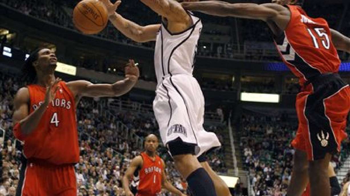 Boozer's hot start guides Jazz to victory