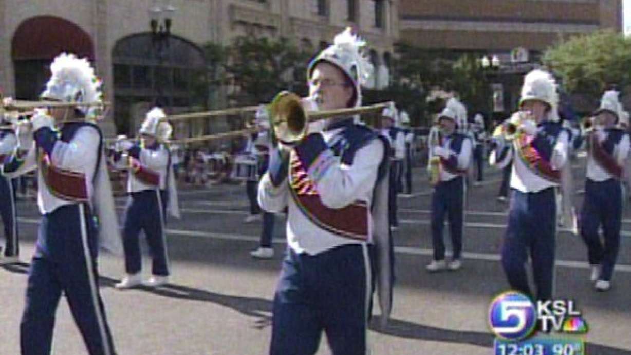 Parade Goers Brave the Heat