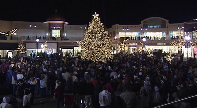 The Gateway tree lights up for the holidays