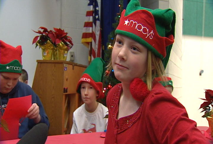 Students make ‘reindeer-grams' to help Make-A-Wish