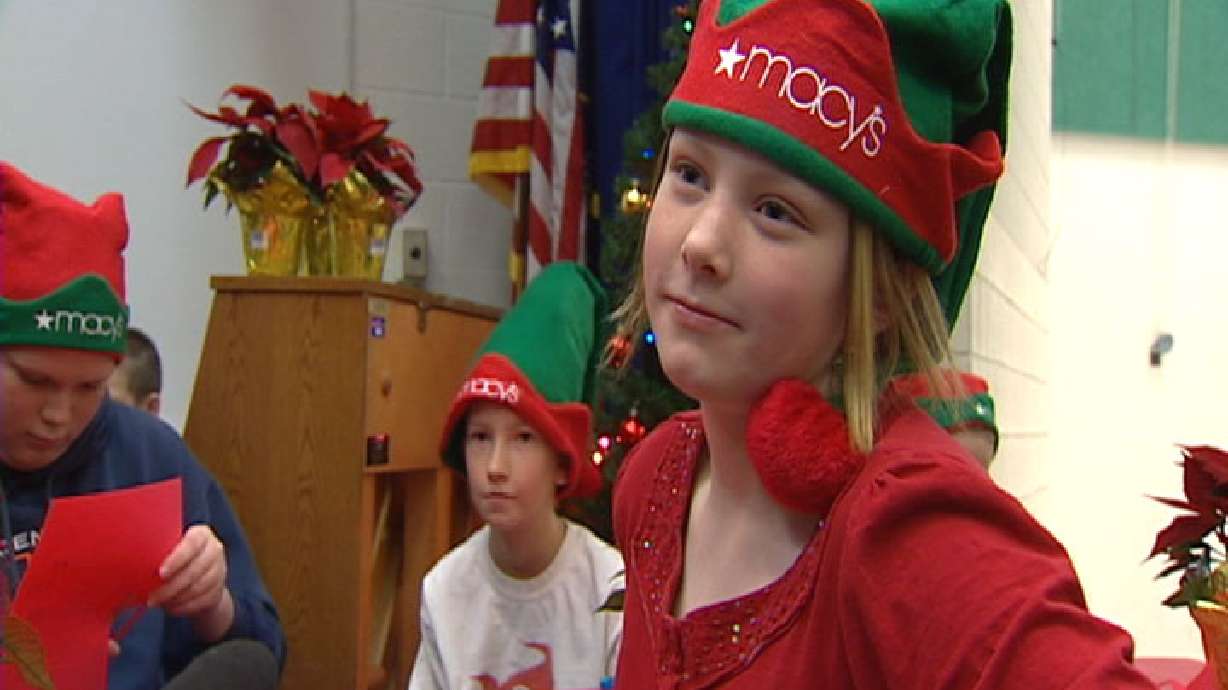 Students make ‘reindeer-grams' to help Make-A-Wish