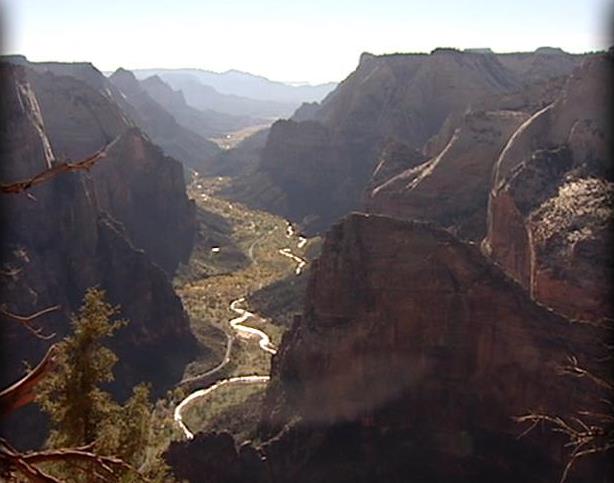 Wildfire Has Little Impact on Tourist Attractions 