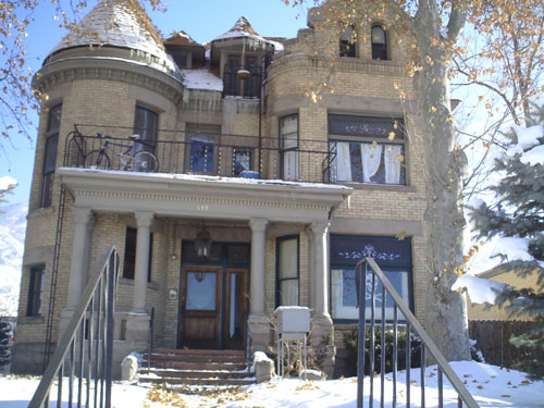 Provo girl found crying in the cold; parents arrested