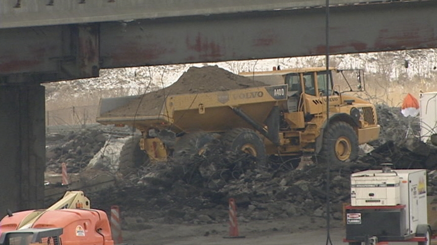 Bridge demolition project shuts down I-15 in North Salt Lake