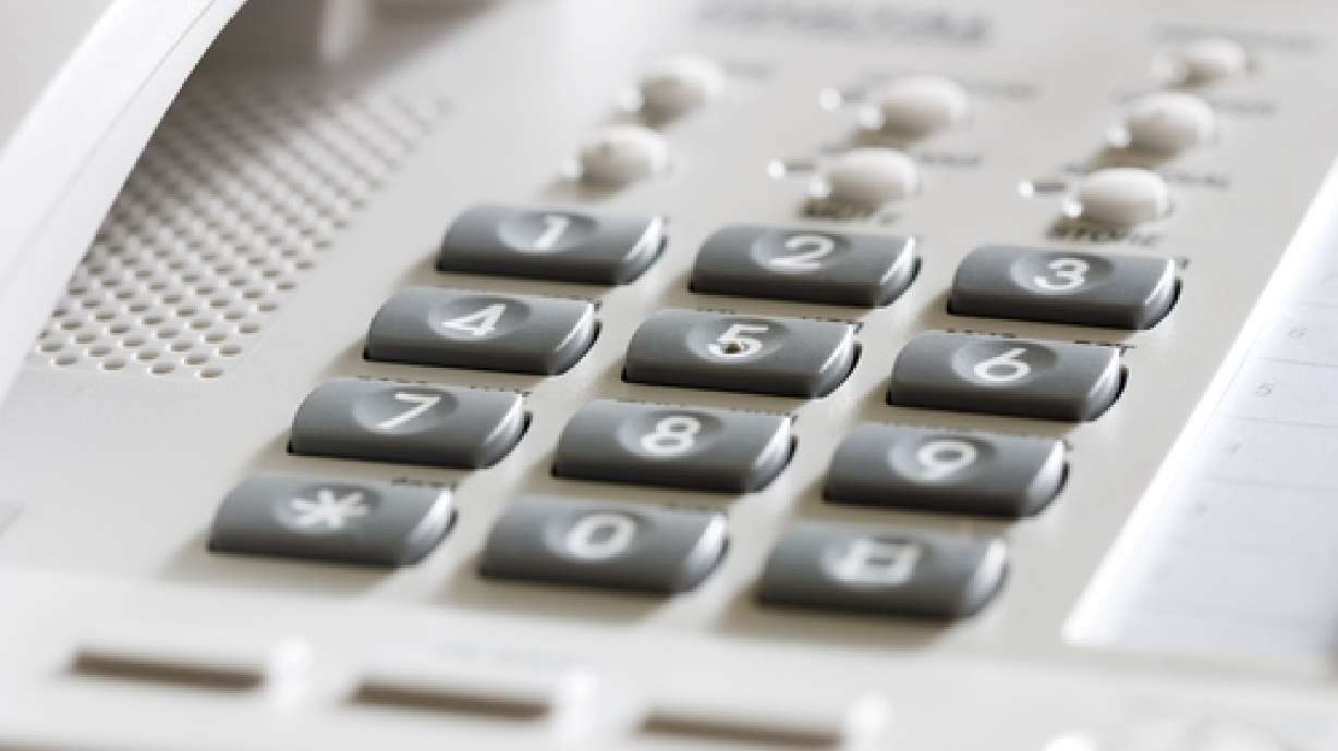 Elderly woman takes on would-be scammer