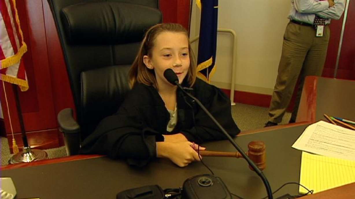 Judges Show Kids Around the Courtroom