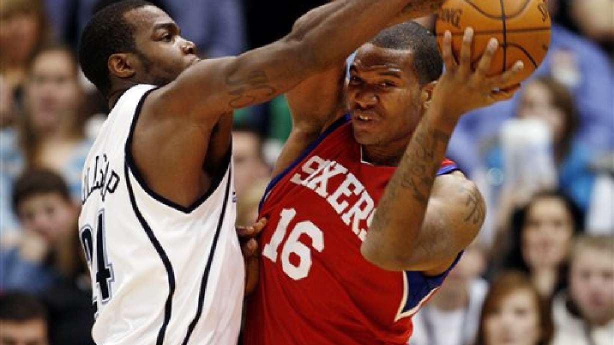 Williams, Boozer lead Jazz past skidding Sixers