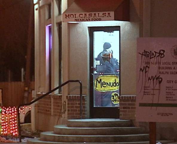 Police looking for suspect in 2 similar robberies