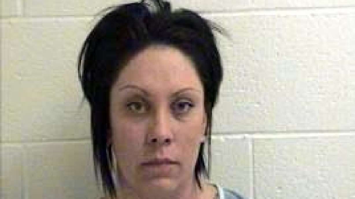 Centerville 'dine and dash' suspect turns herself in